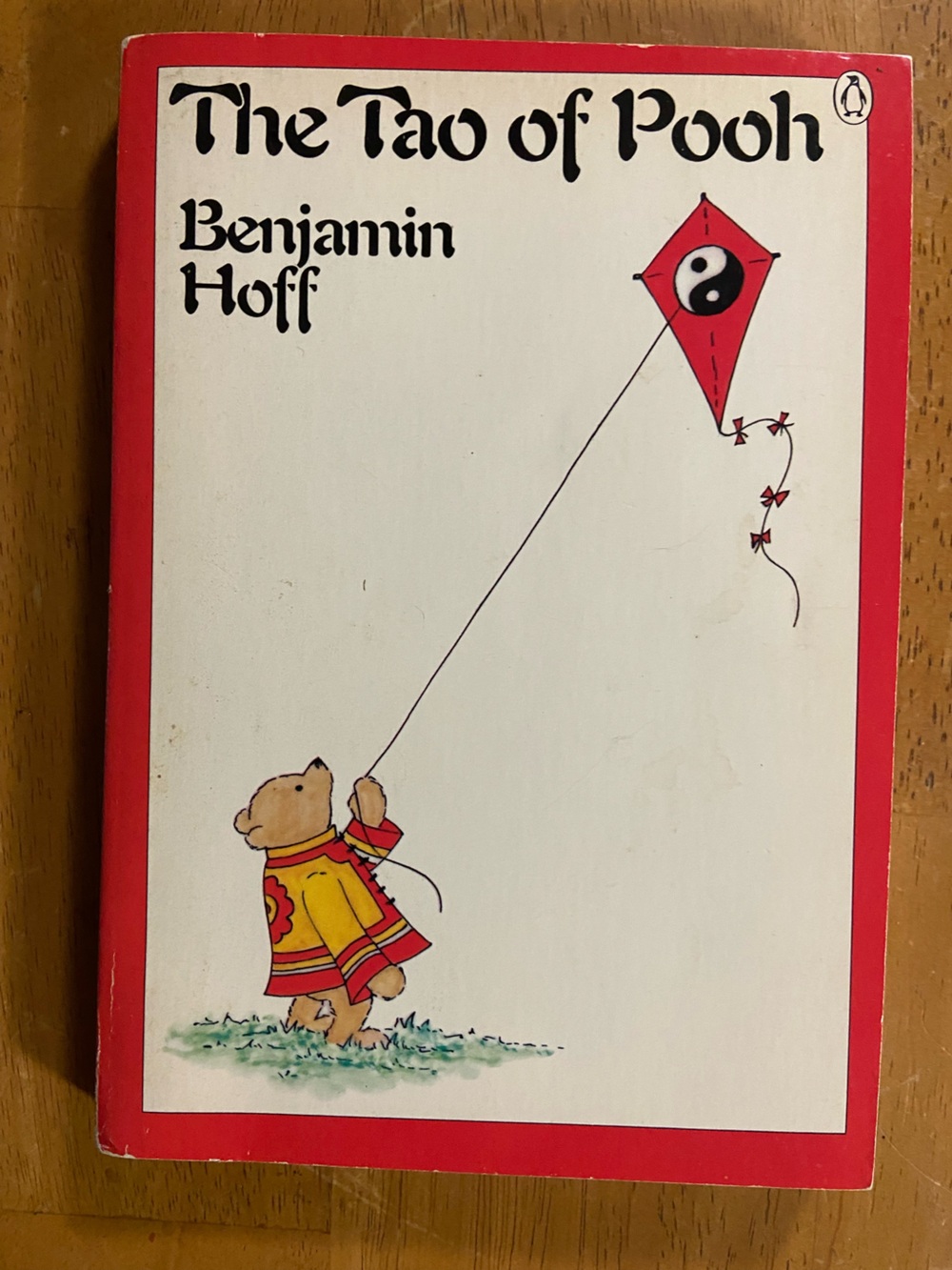 Vintage 80s 1980s Winnie the Pooh Flying yin yang Red Kite cover Tao Pooh book